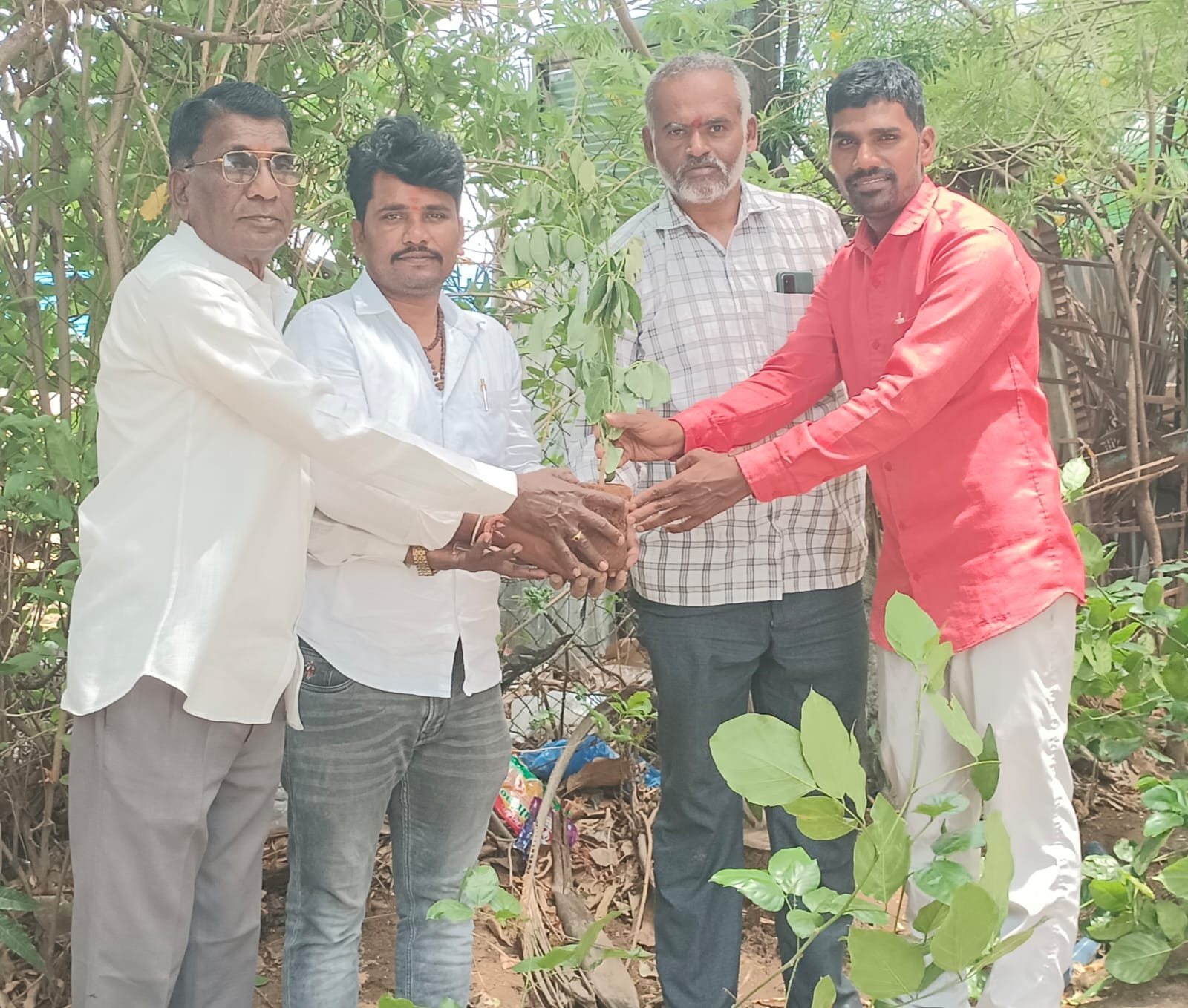 ప్రపంచ పర్యావరణ దినోత్సవాన్ని పురస్కరించుకొని తంగేడు మొక్కలు నాటిన జాతీయ మానవ హక్కుల కమిటీ సభ్యులు