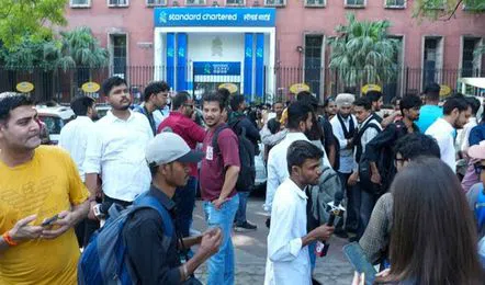 ఢిల్లీకి చేరుకున్న కాక్రోచ్ పార్టీ ఫౌండ‌ర్‌.. బుక్‌, జెండా ప‌ట్టుకురావాల‌ని ట్వీట్