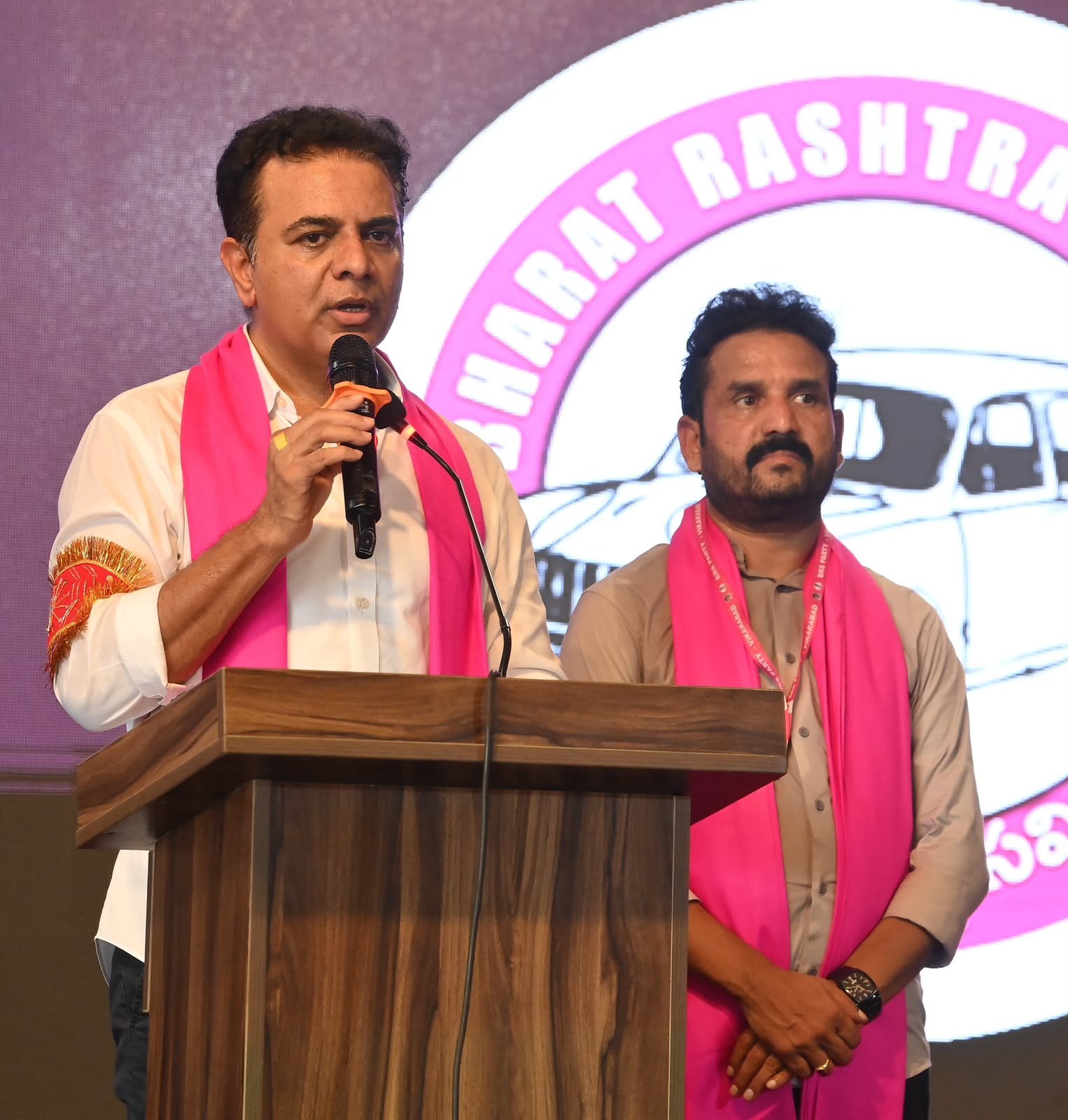 'బెయిల్ భయం'తోనే 2,900 ఎకరాలు కేంద్రానికి అప్పగించారు