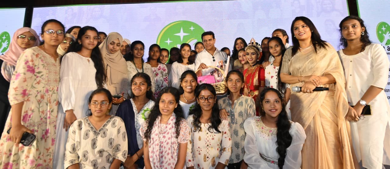 50 మంది యువతుల చదువు బాధ్యత తీసుకున్న కేటీఆర్‌ది