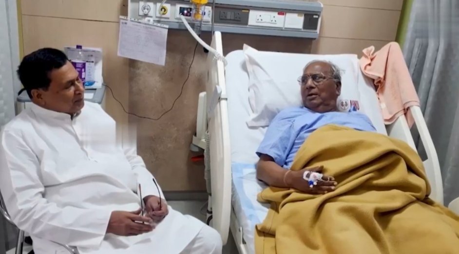 ​గాంధీ ఆస్పత్రిలో వీహెచ్‌ను పరామర్శించిన జానారెడ్డి