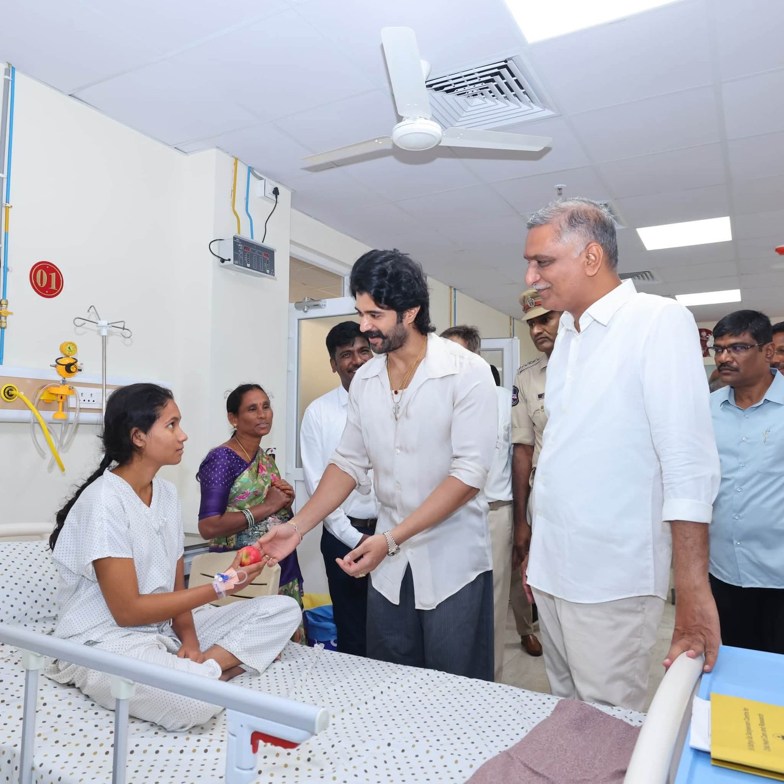 ​సంజీవని ఆస్పత్రి సేవలు అమోఘం: మాజీ మంత్రి హరీశ్‌రావు - Additional Image