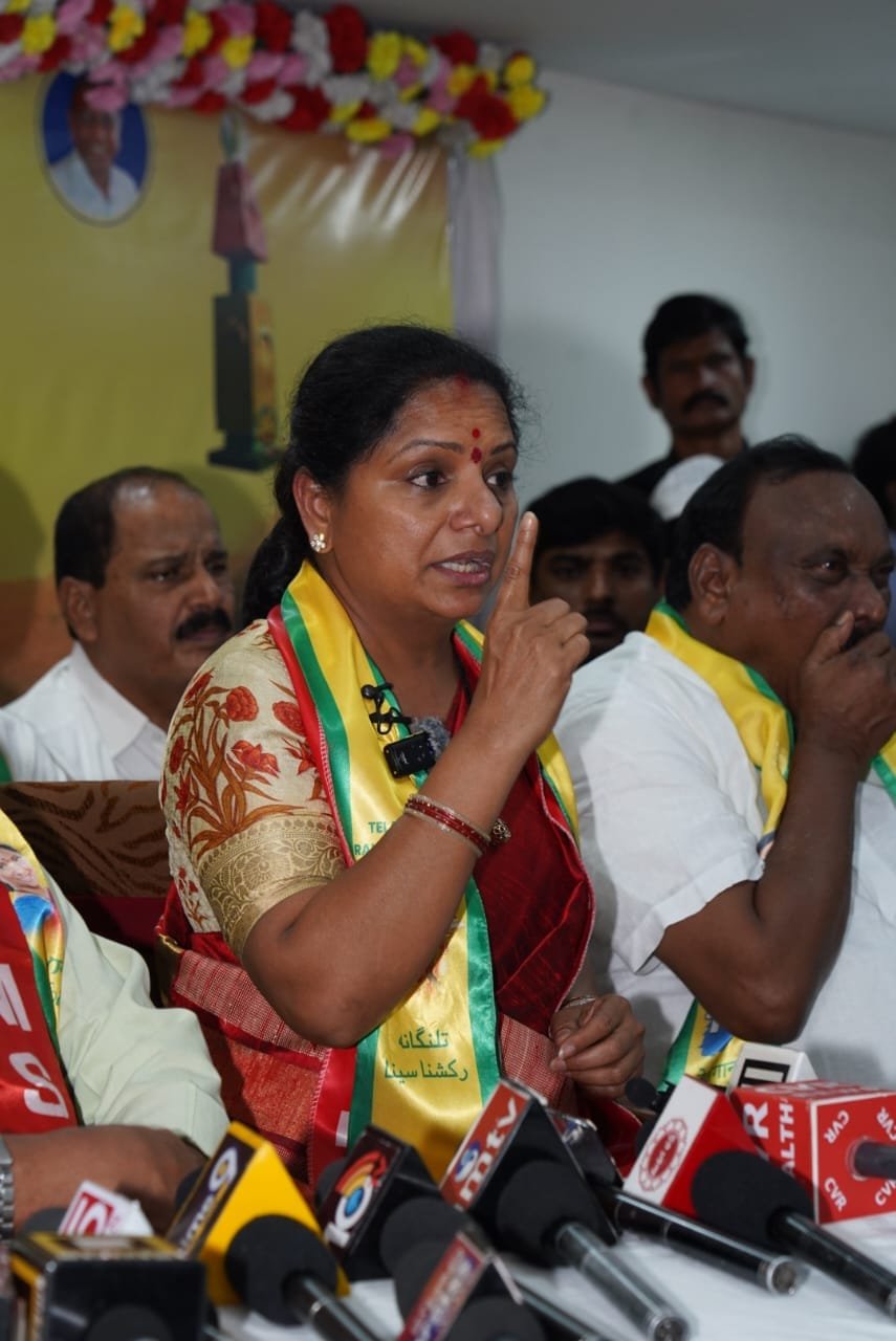 "బీఆర్ఎస్‌లోకి వెళ్లే ప్రసక్తే లేదు.. ఆ రూ.1400 కోట్లు అవినీతి సొమ్ము!"