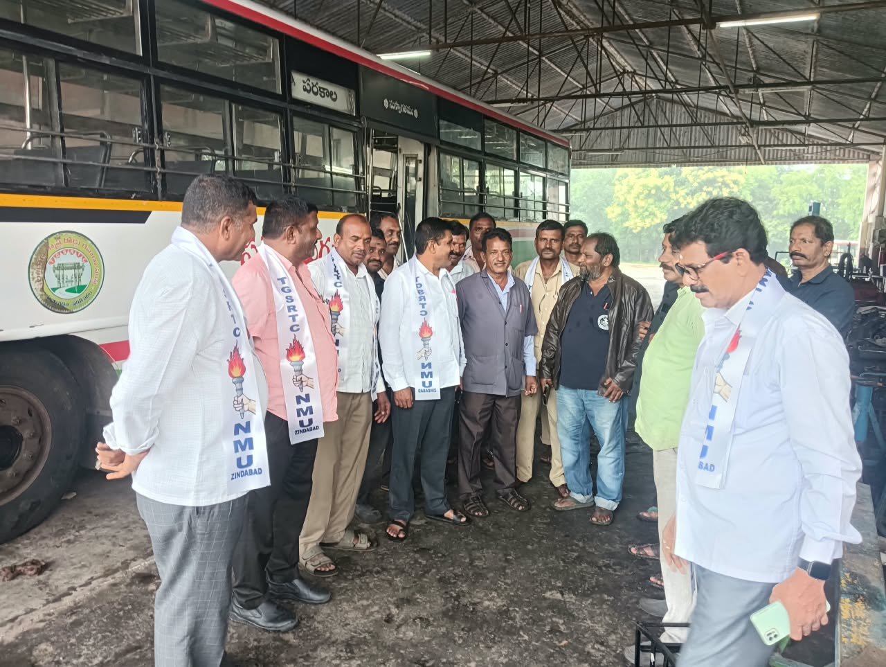 కార్మికుల హక్కుల పరిరక్షణే NMU లక్ష్యం - Additional Image
