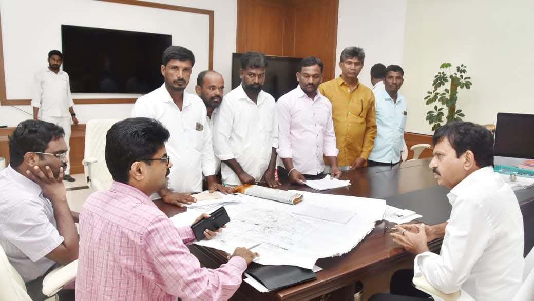 ఎర్రవల్లి 325లో.. మా భూములూ కలిపేశారు!
